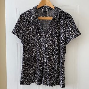 Reitmans black abstract print button-up top